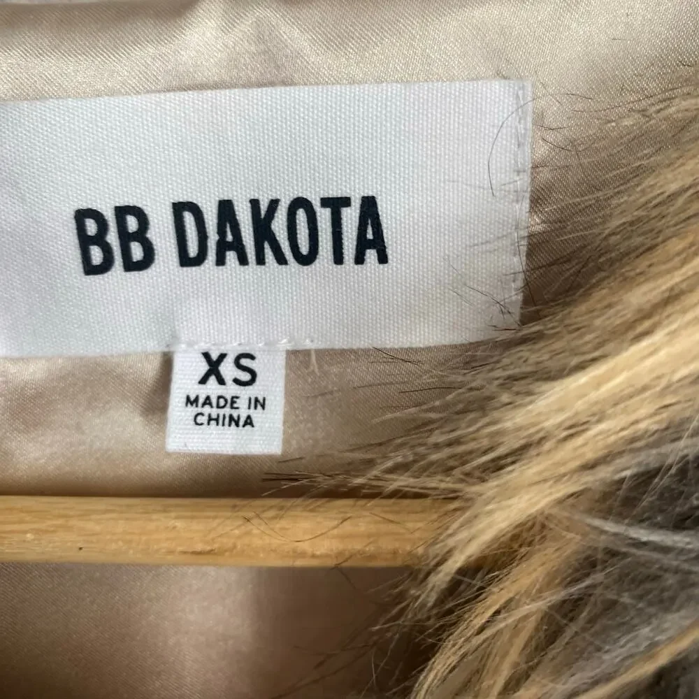 BB Dakota Vest Women’s XS Faux Fur Winter‎ Outdoor Skiing Feminine